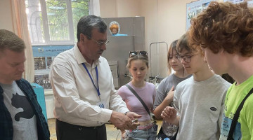 Екскурсія до лабораторії-музею кріогенної техніки для школярів Одеського ліцею №117